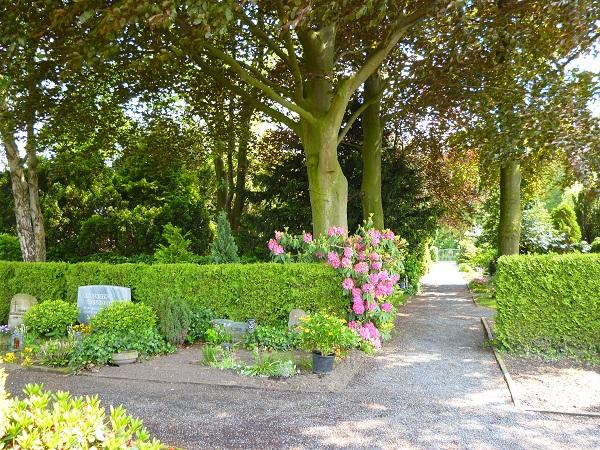 Gruften auf dem Friedhof in Niederdorf