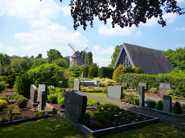 Gruften auf dem Friedhof in Herongen