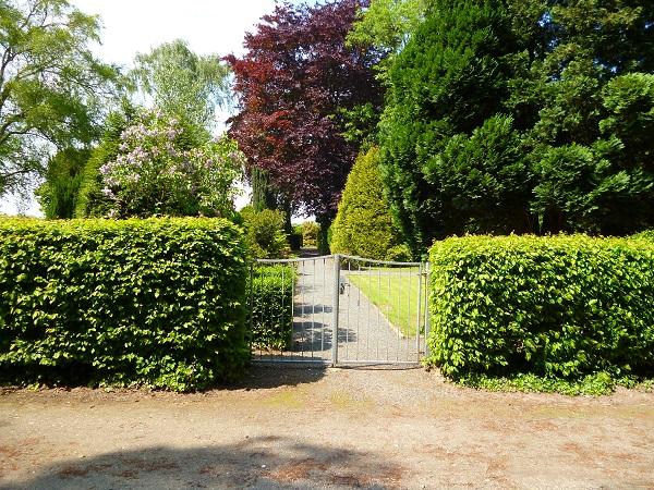 Eingang zum Friedhof Niederdorf